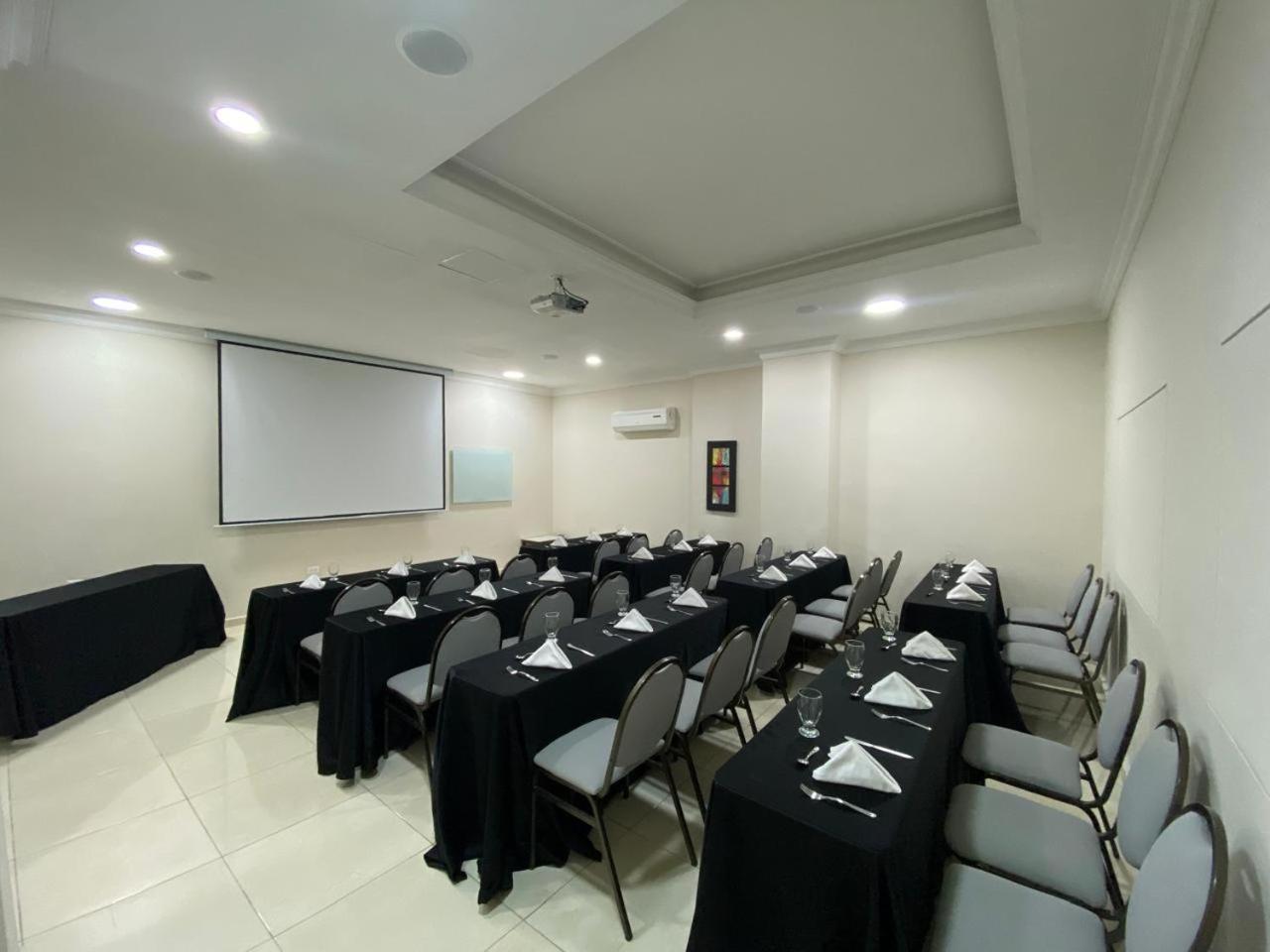 Howard Johnson By Wyndham Barranquilla Versalles Otel Dış mekan fotoğraf